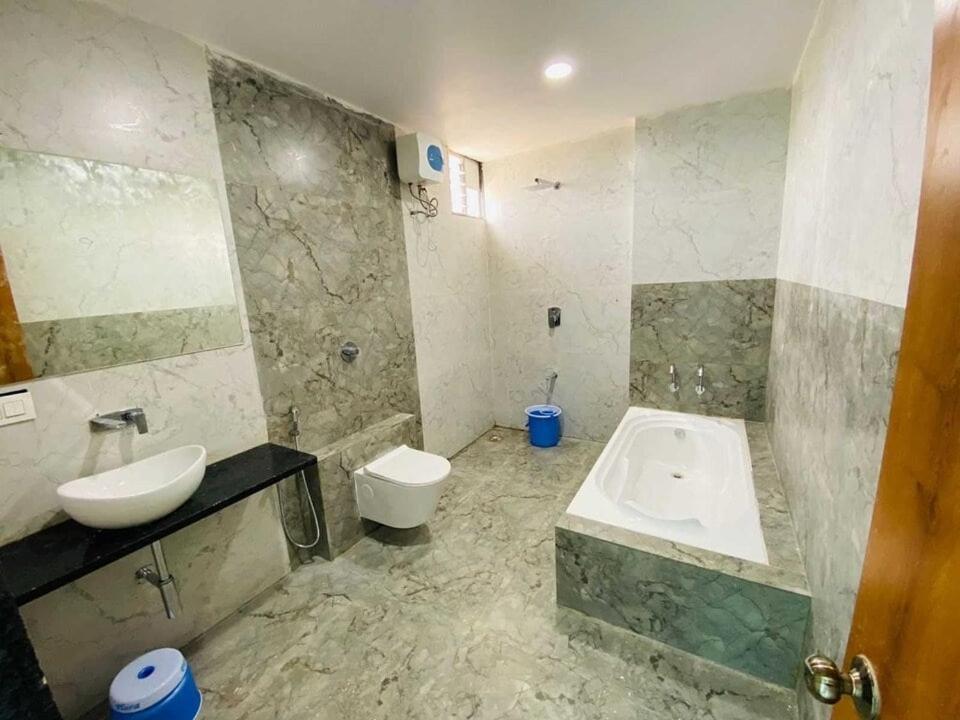 Super Townhouse Ambaji Formerly Hotel Kardhar Inn Exterior foto